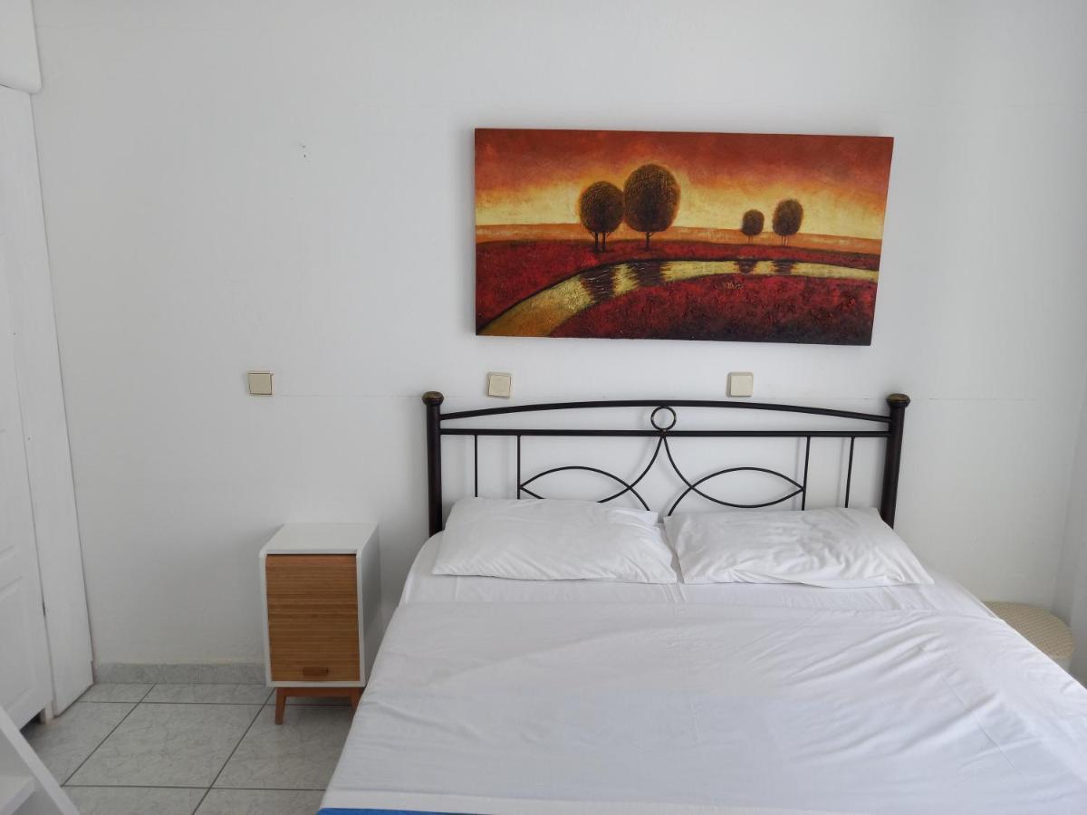 Aparthotel Three Harites Perissa  Exterior foto