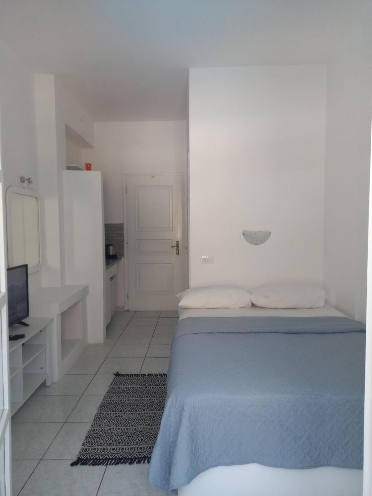 Aparthotel Three Harites Perissa  Zimmer foto