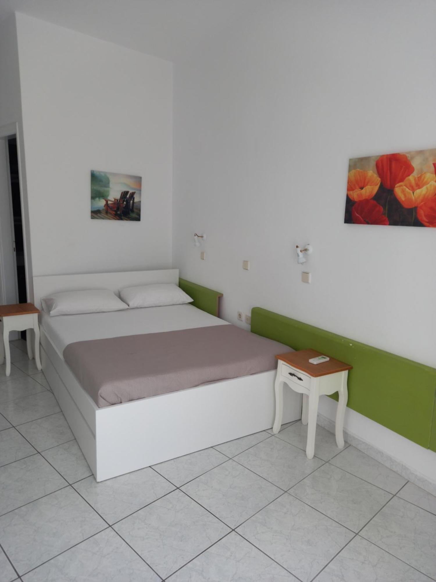Aparthotel Three Harites Perissa  Zimmer foto